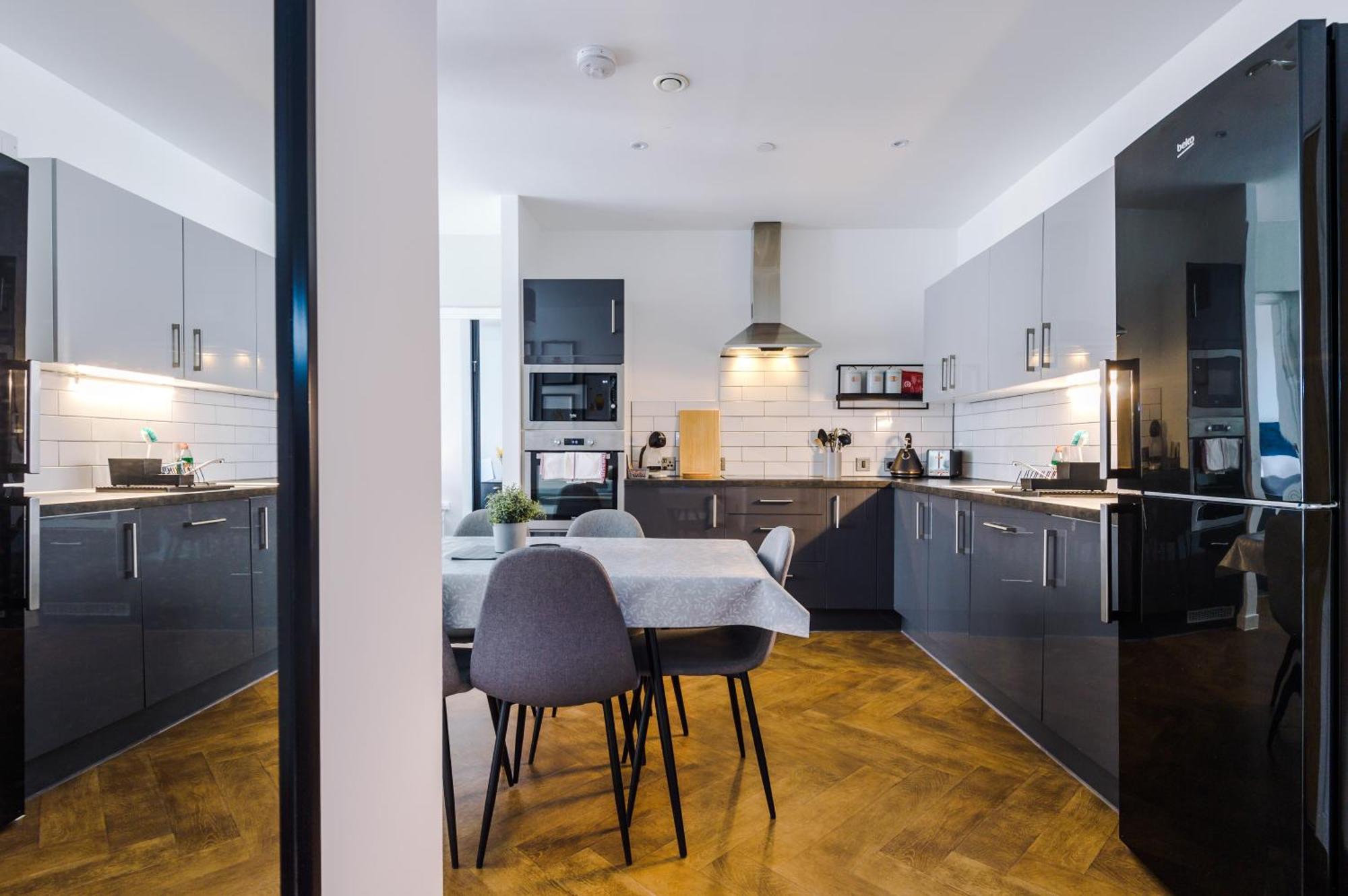 Hilltop Serviced - Ancoats Apartment